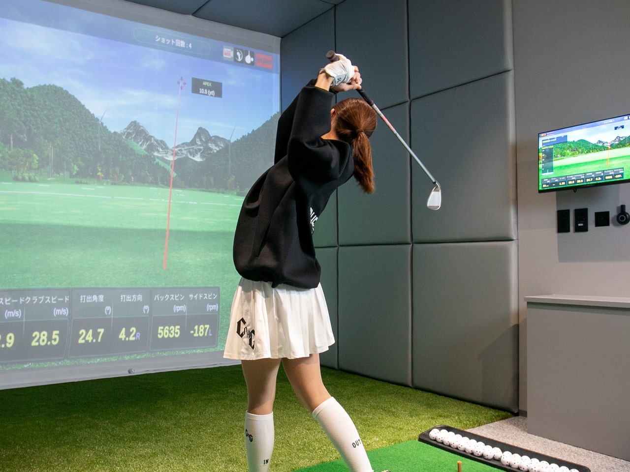 CYBER GOLFの特徴3｜月額制で通い放題｜月額制で24時間365日通い放題（※一部プランによる）。好きなときに思う存分シミュレーションゴルフをお楽しみいただけます。